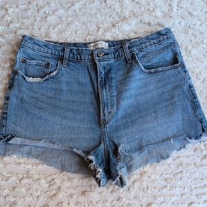 Abercrombie & Fitch The Mom Short Blue Jeans 33 16 Curve Love Distressed Casual